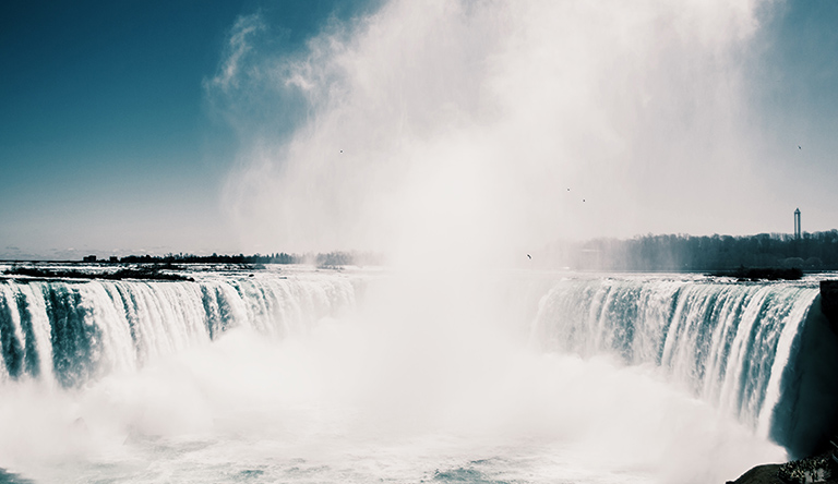 landscape-view-of-niagara-falls-usa